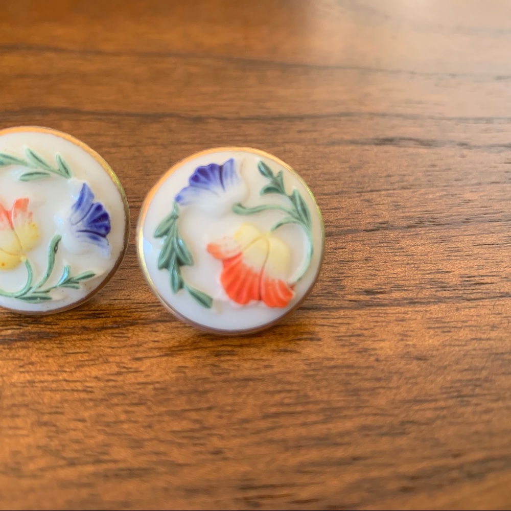 Vintage screw back earrings🇺🇸 - Picture 2 of 3